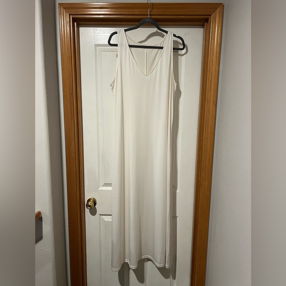 White V-neck maxi dress